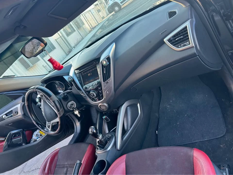 2014 Hyundai Veloster - Image 14 of 15