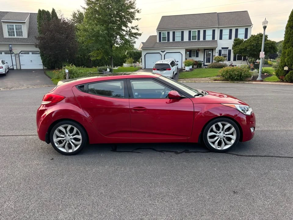 2014 Hyundai Veloster - Image 2 of 13