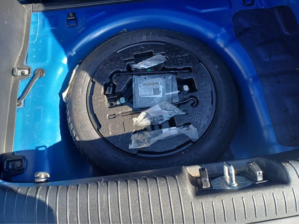 2014 Hyundai Veloster - Image 2 of 10