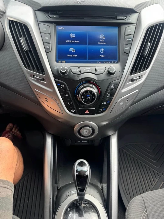 2014 Hyundai Veloster - Image 10 of 11