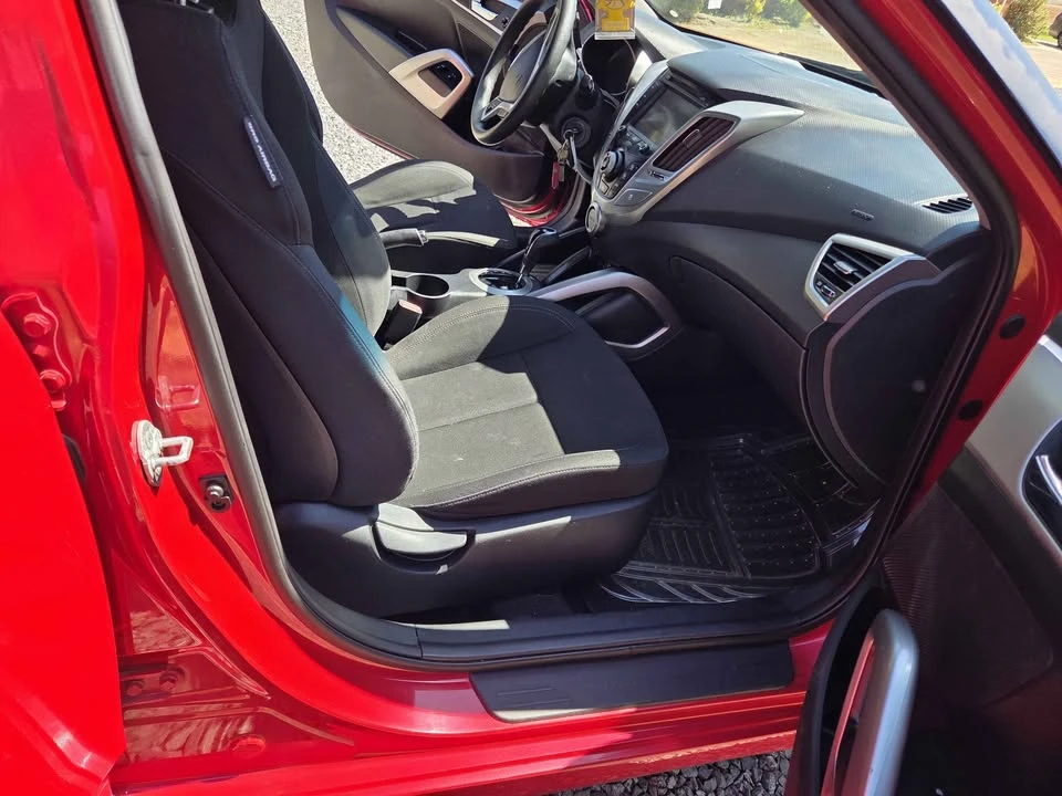 2014 Hyundai Veloster - Image 6 of 17