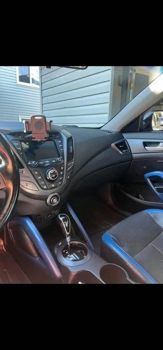 2014 Hyundai Veloster - Image 4 of 4