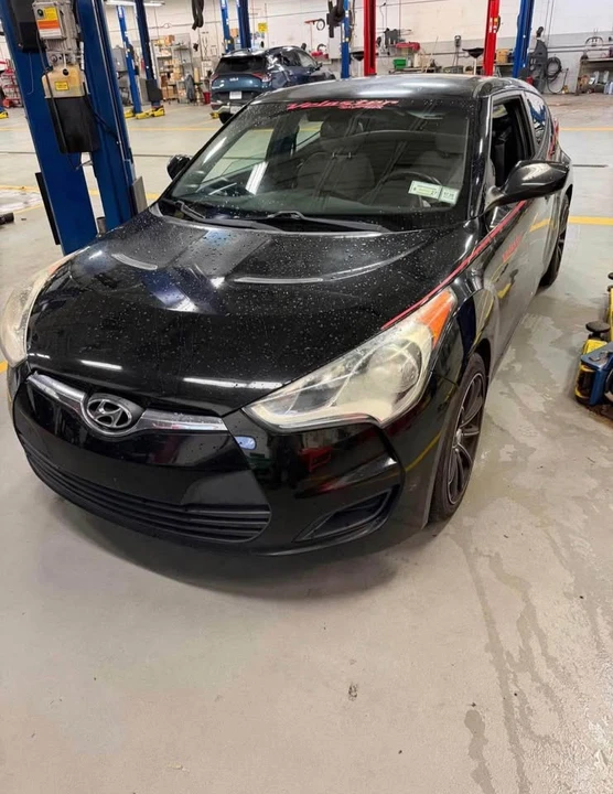 2014 Hyundai Veloster - Image 2 of 11