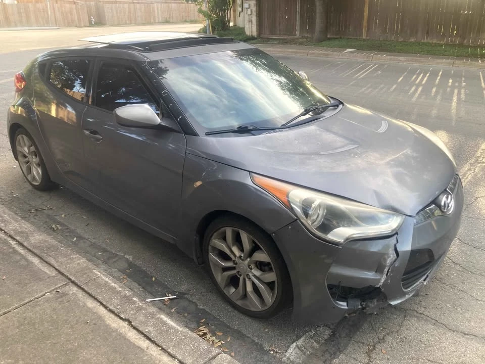 2014 Hyundai Veloster - Image 2 of 9