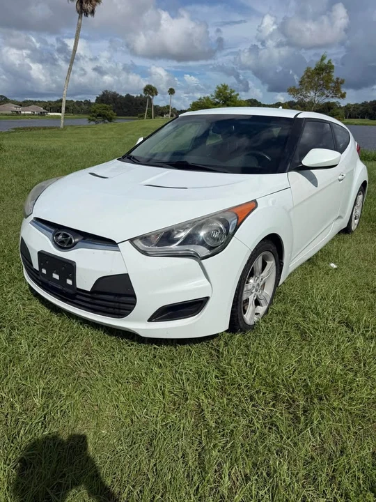 2014 Hyundai Veloster - Image 2 of 12