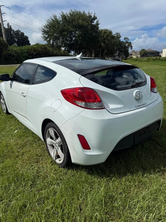 2014 Hyundai Veloster - Image 8 of 13