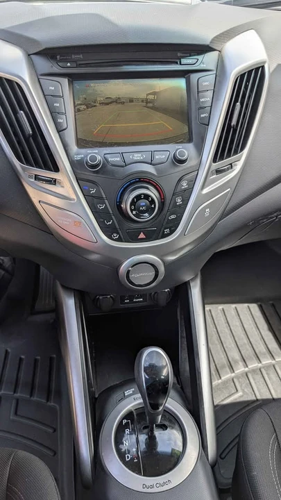 2014 Hyundai Veloster - Image 11 of 18