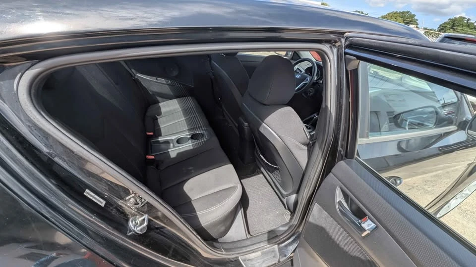 2014 Hyundai Veloster - Image 10 of 18