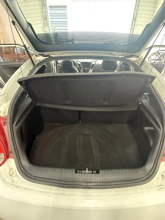 2014 Hyundai Veloster - Image 12 of 13