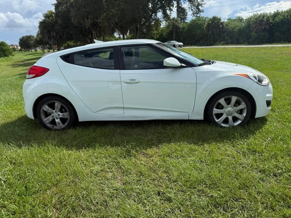 2014 Hyundai Veloster - Image 9 of 12