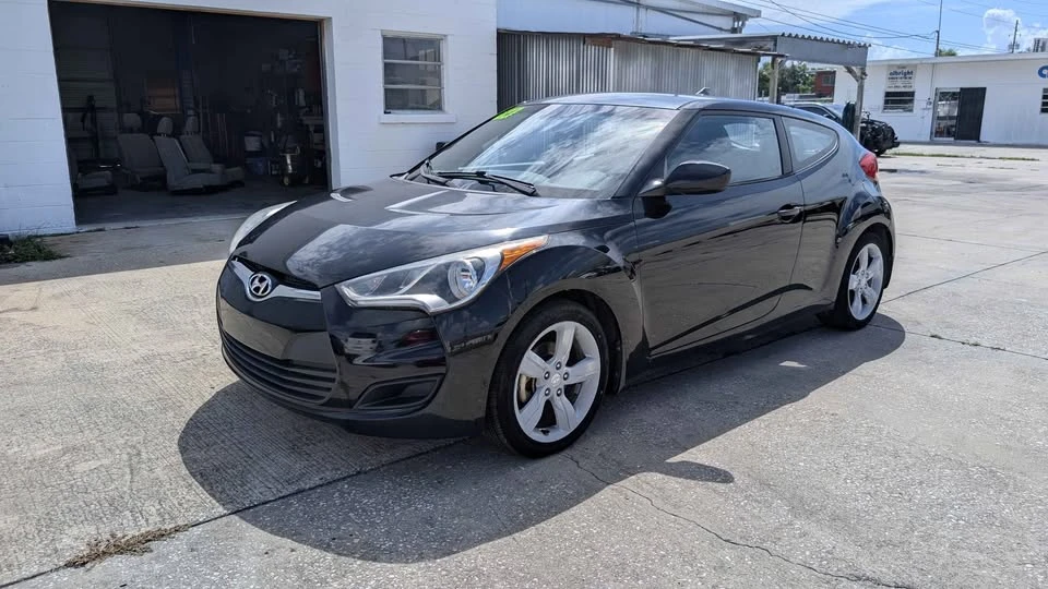 2014 Hyundai Veloster - Image 2 of 18