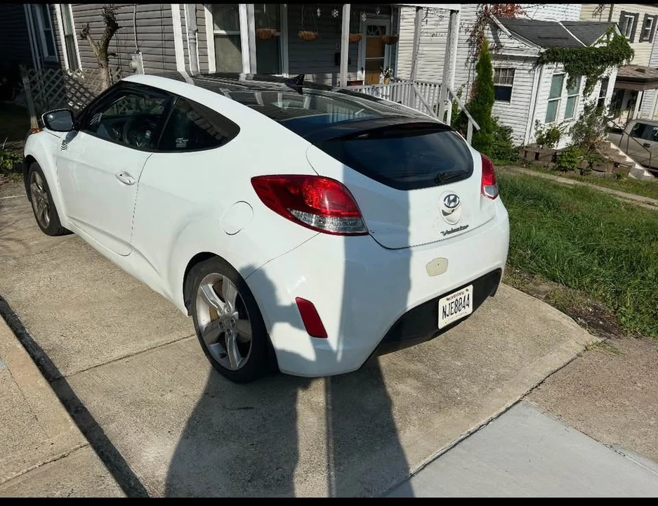 2014 Hyundai Veloster - Image 2 of 4