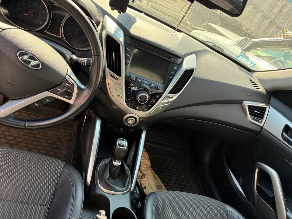 2014 Hyundai Veloster - Image 4 of 12