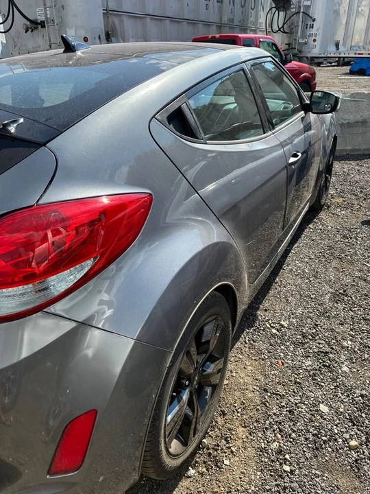 2014 Hyundai Veloster - Image 10 of 12