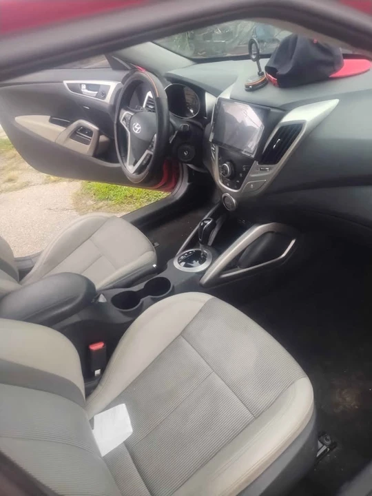 2014 Hyundai Veloster - Image 7 of 10