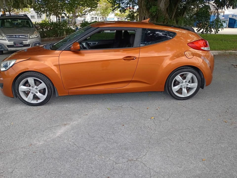 2014 Hyundai Veloster - Image 2 of 10