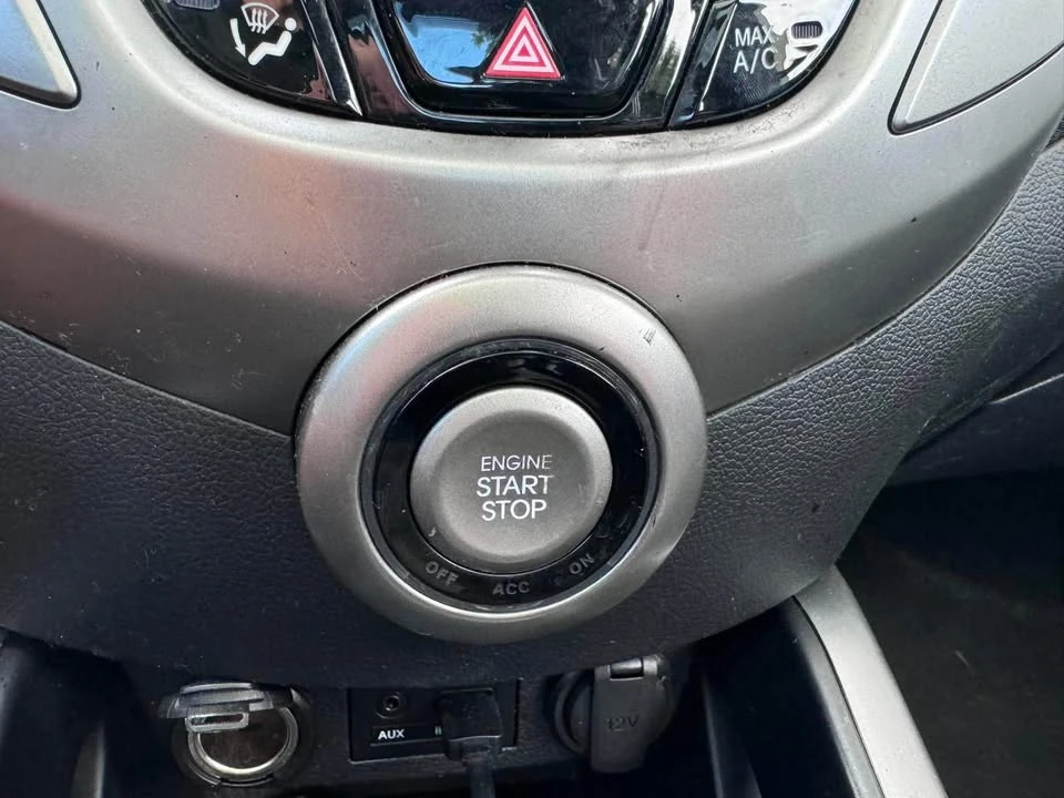 2014 Hyundai Veloster - Image 10 of 15