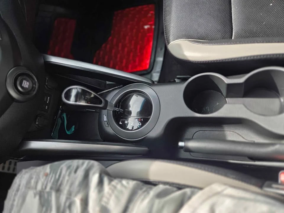 2014 Hyundai Veloster - Image 9 of 10