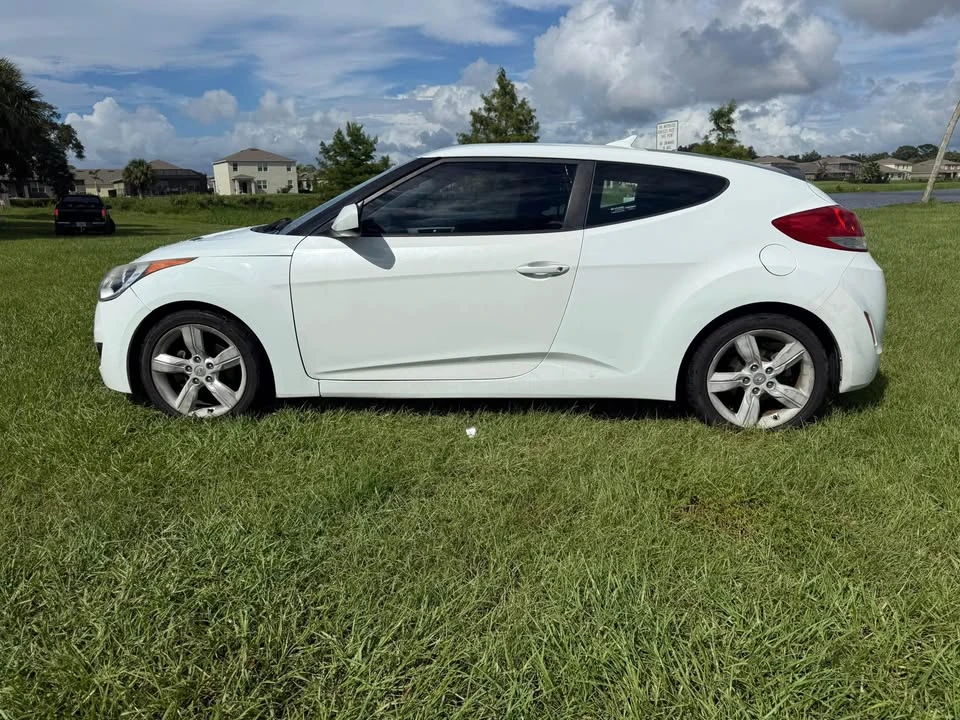 2014 Hyundai Veloster - Image 9 of 12