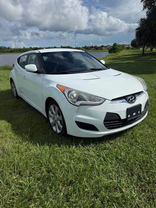 2014 Hyundai Veloster - Image 2 of 9