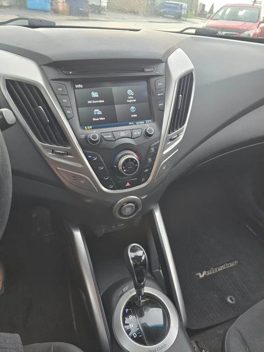2014 Hyundai Veloster - Image 10 of 12