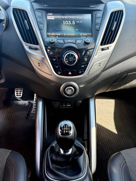 2014 Hyundai Veloster - Image 9 of 12