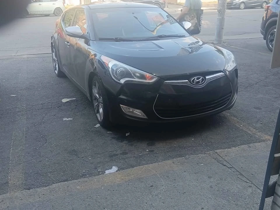 2014 Hyundai Veloster - Image 2 of 3