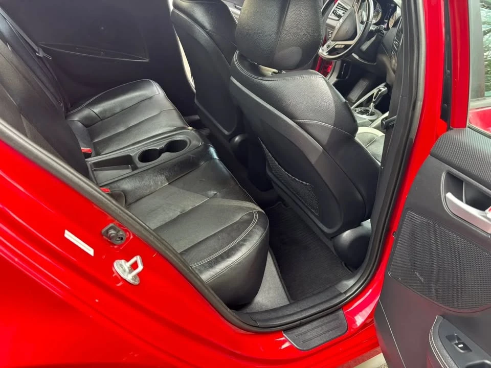 2014 Hyundai Veloster - Image 12 of 15