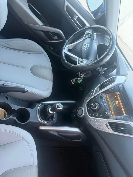 2014 Hyundai Veloster - Image 3 of 10