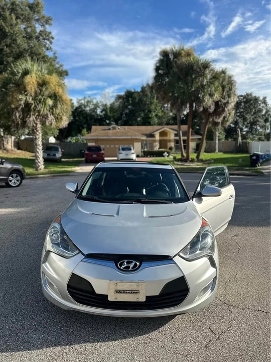 2014 Hyundai Veloster - Image 2 of 10