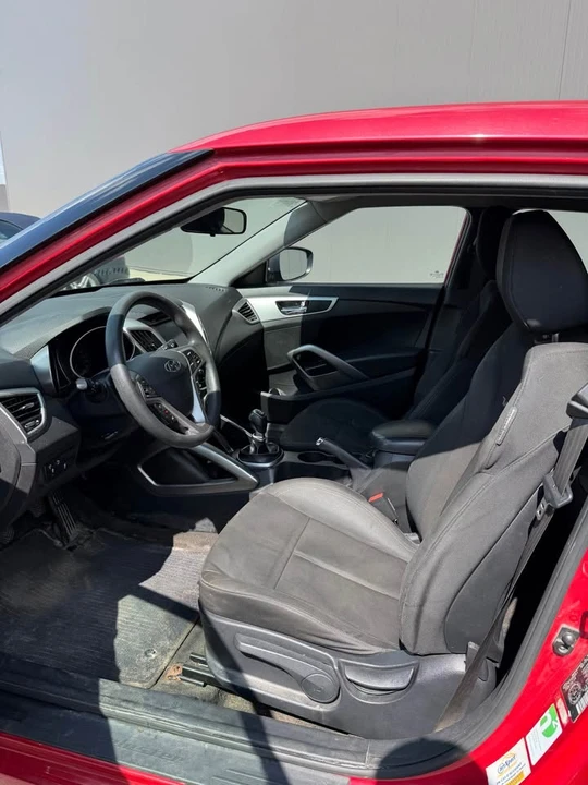 2014 Hyundai Veloster - Image 10 of 19