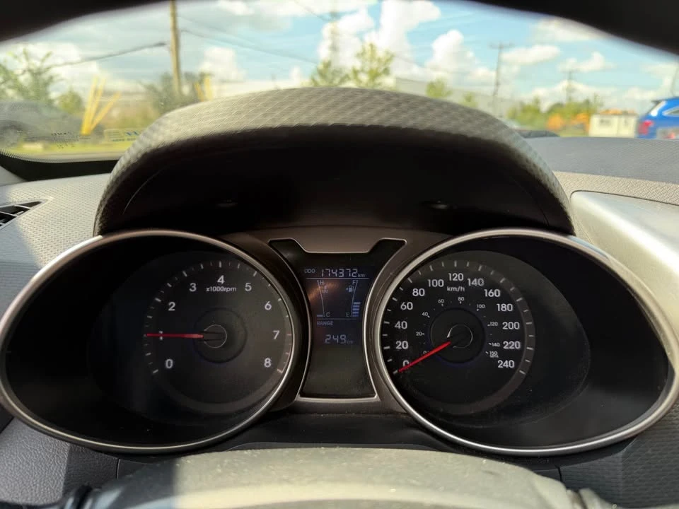 2014 Hyundai Veloster - Image 11 of 19