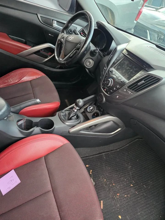 2014 Hyundai Veloster - Image 6 of 8