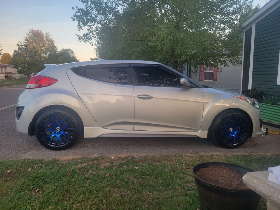 2014 Hyundai Veloster - Image 2 of 10