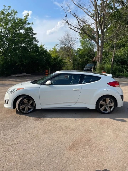 2014 Hyundai Veloster - Image 2 of 5
