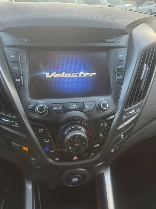 2014 Hyundai Veloster - Image 8 of 20
