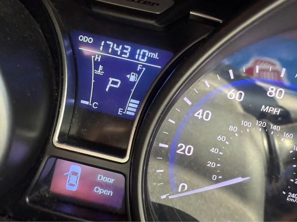 2014 Hyundai Veloster - Image 4 of 4