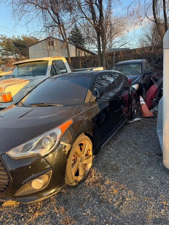 2014 Hyundai Veloster - Image 2 of 3