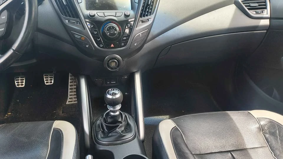 2014 Hyundai Veloster - Image 9 of 19