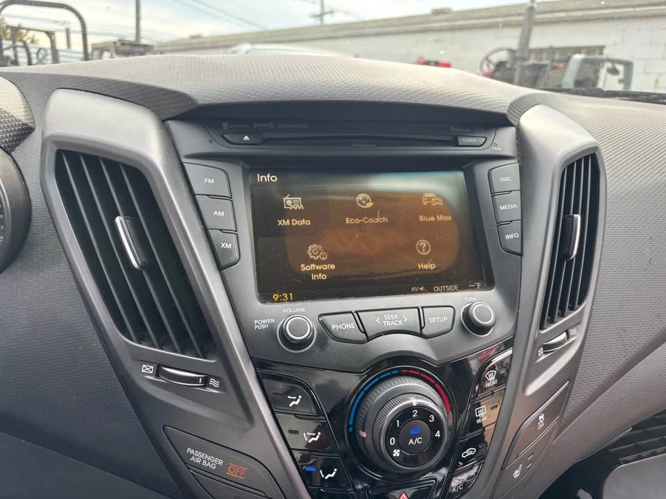 2014 Hyundai Veloster - Image 12 of 14