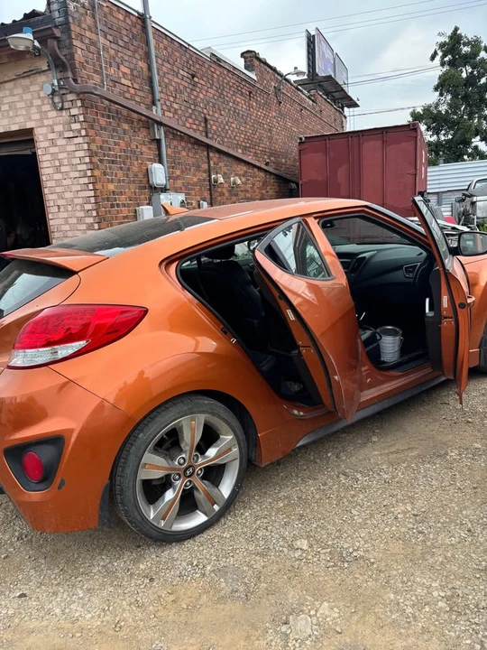 2014 Hyundai Veloster - Image 6 of 14