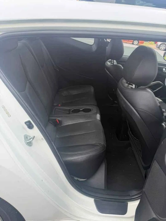 2014 Hyundai Veloster - Image 10 of 13