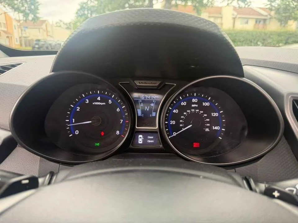 2014 Hyundai Veloster - Image 2 of 13
