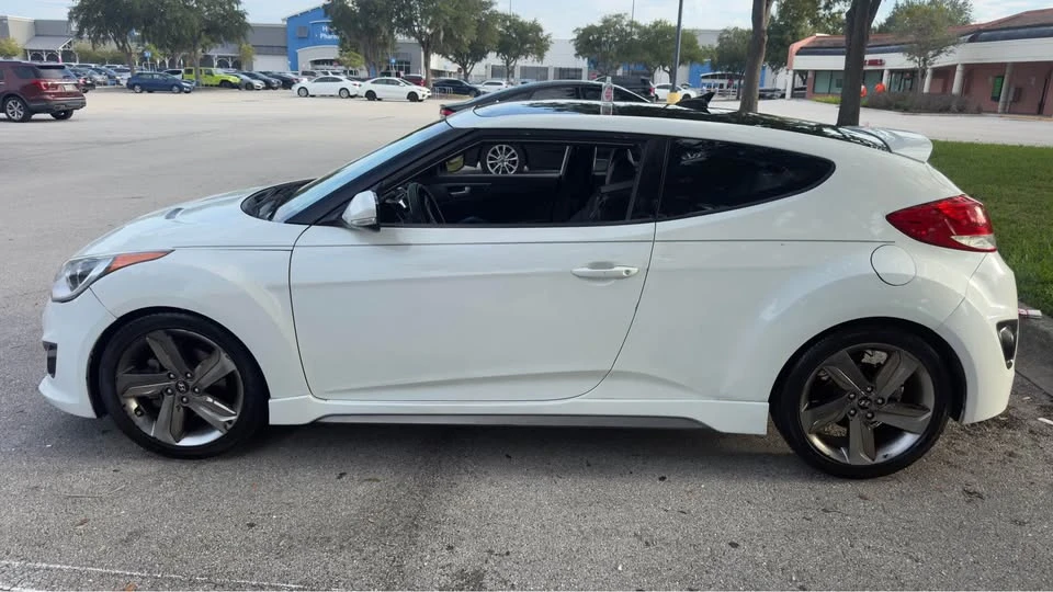 2014 Hyundai Veloster - Image 3 of 4