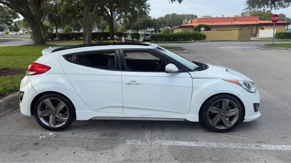 2014 Hyundai Veloster - Image 2 of 4