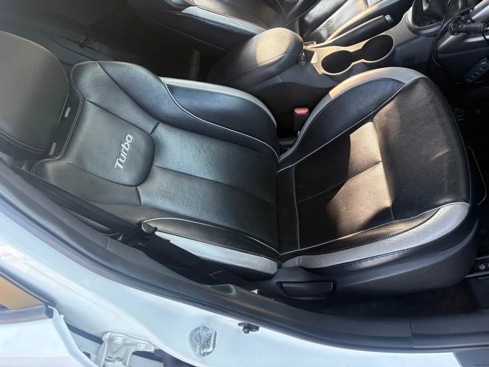 2014 Hyundai Veloster - Image 6 of 12