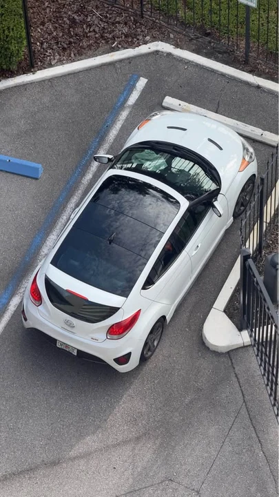 2014 Hyundai Veloster - Image 4 of 4