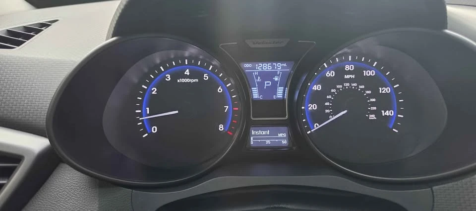 2014 Hyundai Veloster - Image 10 of 18