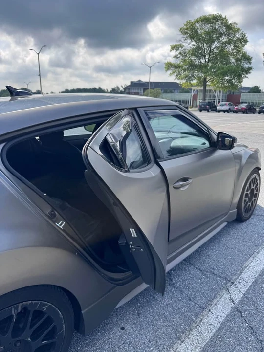 2014 Hyundai Veloster - Image 2 of 11