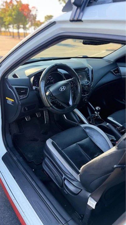 2014 Hyundai Veloster - Image 5 of 11